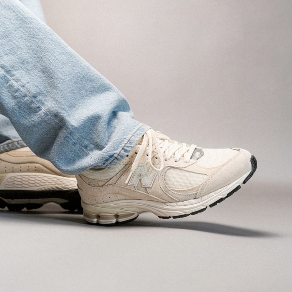 รองเท้าลำลอง รองเท้าผ้าใบ NEW BALANCE 2002R 'Calm Taupe' [ลิขสิทธิ์แท้ / ป้ายไทย] [ รหัส M2002RCC ]