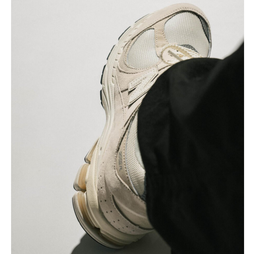 รองเท้าลำลอง รองเท้าผ้าใบ NEW BALANCE 2002R 'Calm Taupe' [ลิขสิทธิ์แท้ / ป้ายไทย] [ รหัส M2002RCC ]