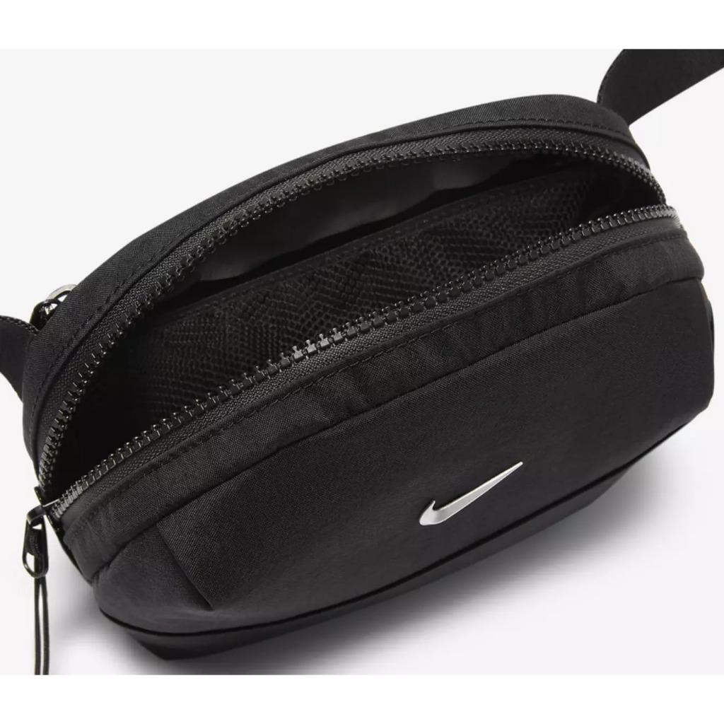 กระเป๋าสะพายข้าง Nike Aura Crossbody Bag (2L) [ของแท้ NIKE ป้ายไทย] [รหัส HM6120 010 / 208 ]