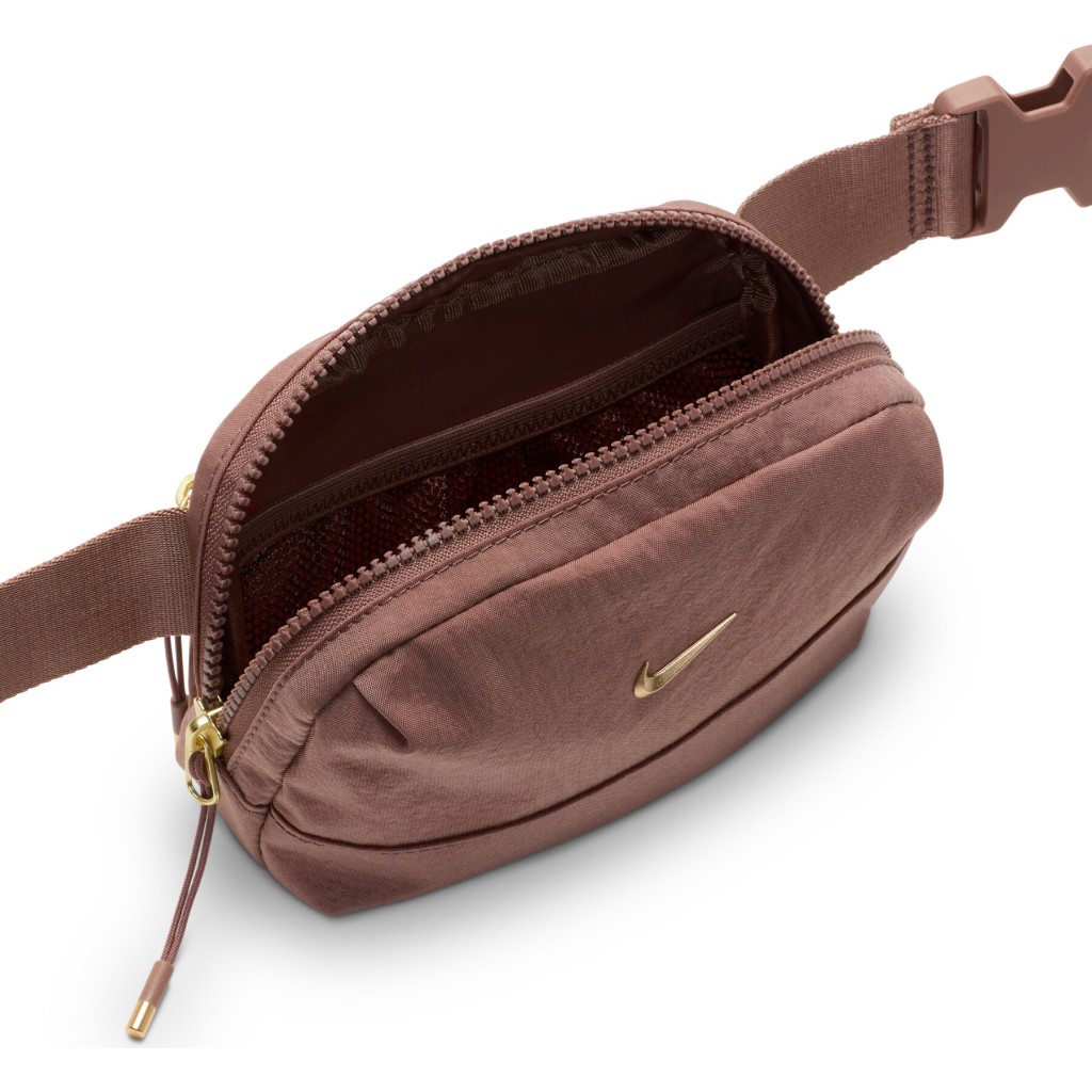 กระเป๋าสะพายข้าง Nike Aura Crossbody Bag (2L) [ของแท้ NIKE ป้ายไทย] [รหัส HM6120 010 / 208 ]