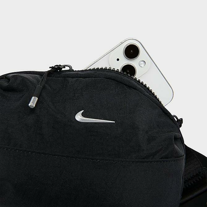 กระเป๋าสะพายข้าง Nike Aura Crossbody Bag (2L) [ของแท้ NIKE ป้ายไทย] [รหัส HM6120 010 / 208 ]