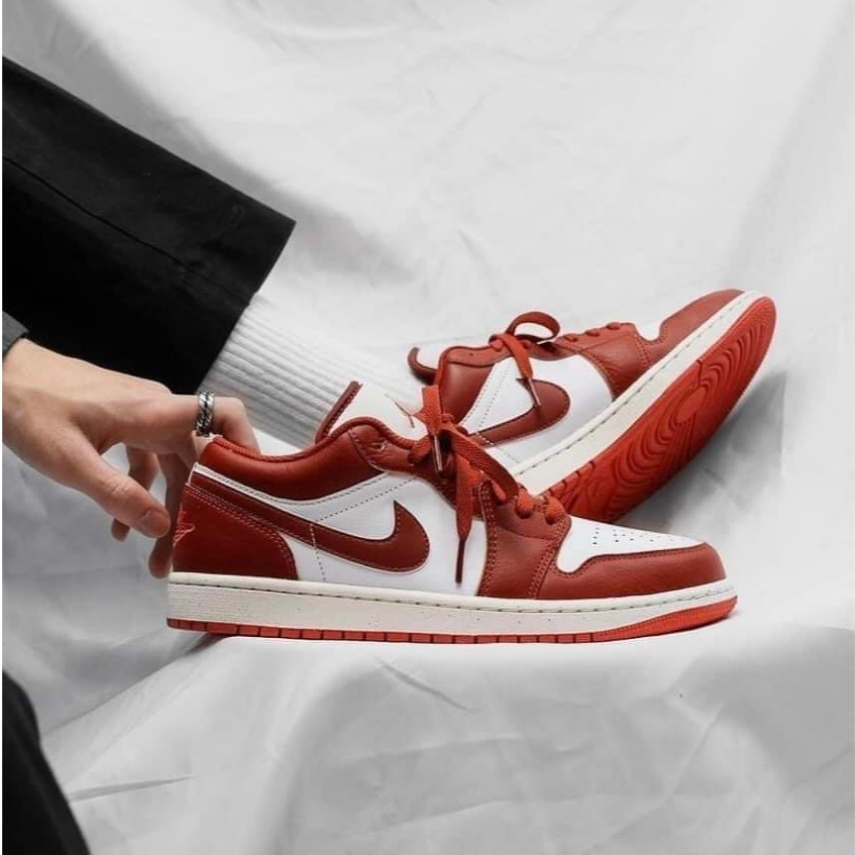รองเท้าผู้ชาย รองเท้าลำลอง Nike Air Jordan 1 Low SE 'DUNE RED' [ลิขสิทธิ์แท้ NIKE ป้ายไทย] [รหัส FJ3459 160 ]