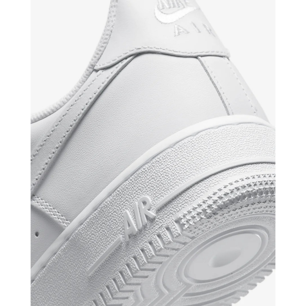 รองเท้าผ้าใบ Nike Air Force 1 '07 Shoes 'Triple White' [ลิขสิทธิ์แท้ NIKE Thailand] [รหัส CW2288 111 / DD8959 100]