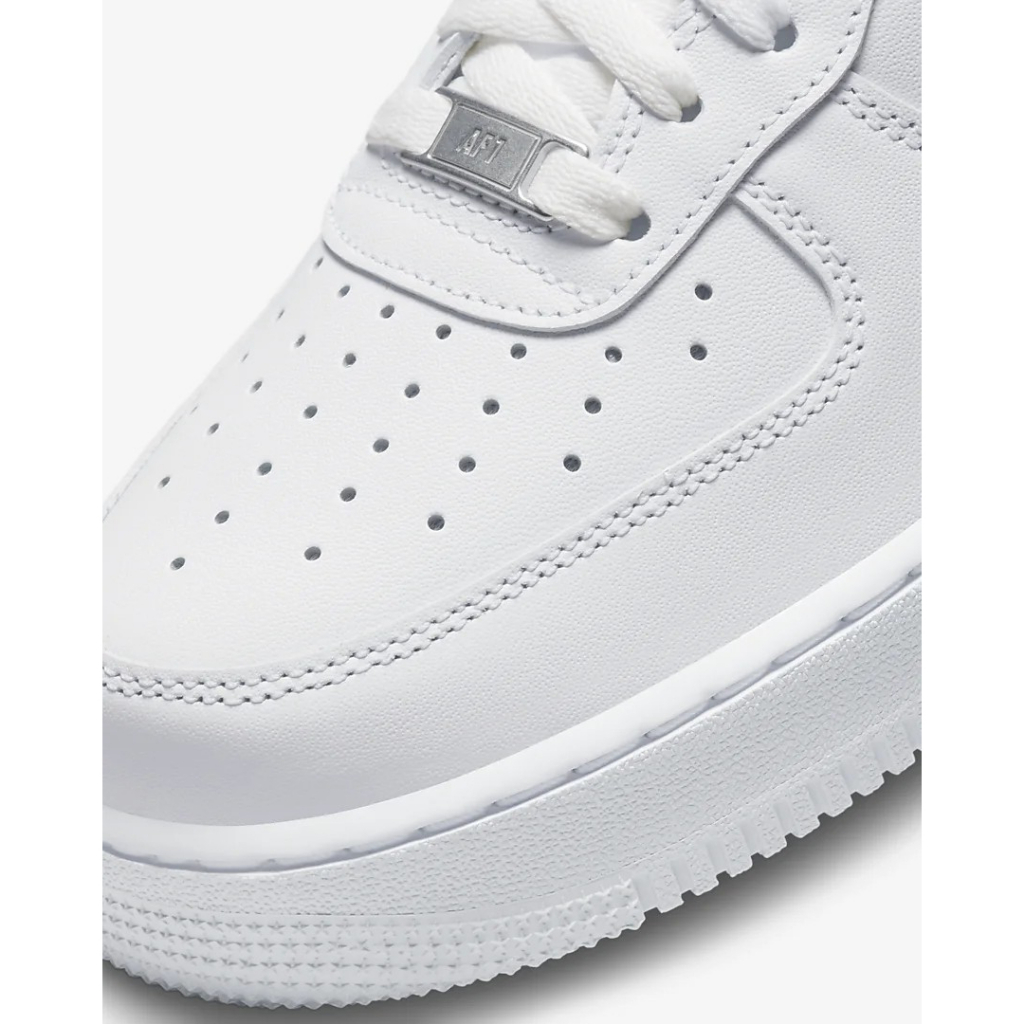 รองเท้าผ้าใบ Nike Air Force 1 '07 Shoes 'Triple White' [ลิขสิทธิ์แท้ NIKE Thailand] [รหัส CW2288 111 / DD8959 100]