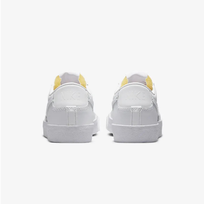 รองเท้าผู้หญิง Nike BLAZER LOW '77 W [ลิขสิทธิ์แท้ NIKE ป้ายไทย] [รหัส DC4769 105 / DC4769 101 ]