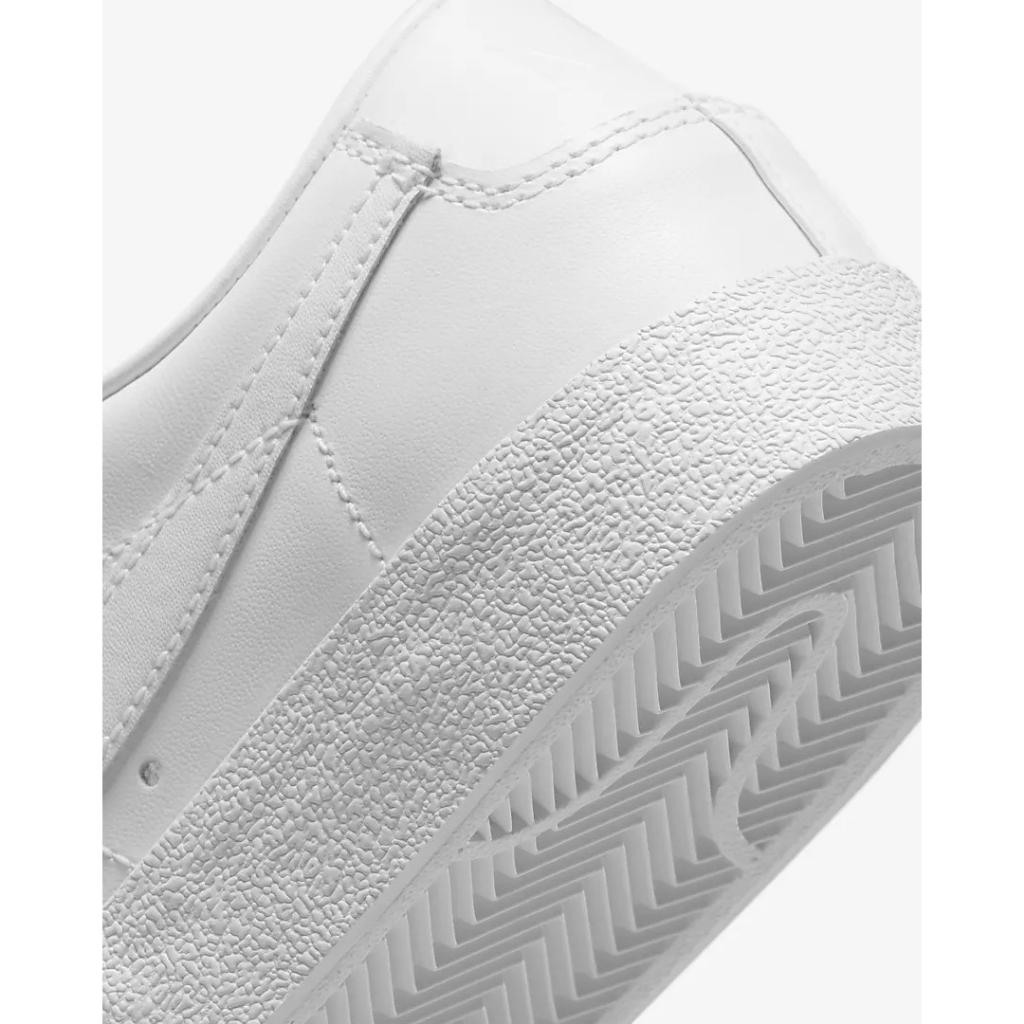 รองเท้าผู้หญิง Nike BLAZER LOW '77 W [ลิขสิทธิ์แท้ NIKE ป้ายไทย] [รหัส DC4769 105 / DC4769 101 ]