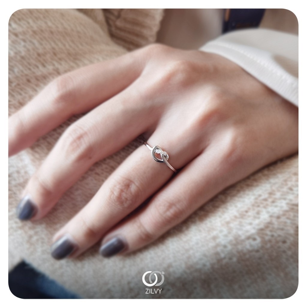Zilvy - แหวนหญิงเพชรน้ำร้อย 0.03 กะรัต ตัวเรือน White Gold  (GR1206)