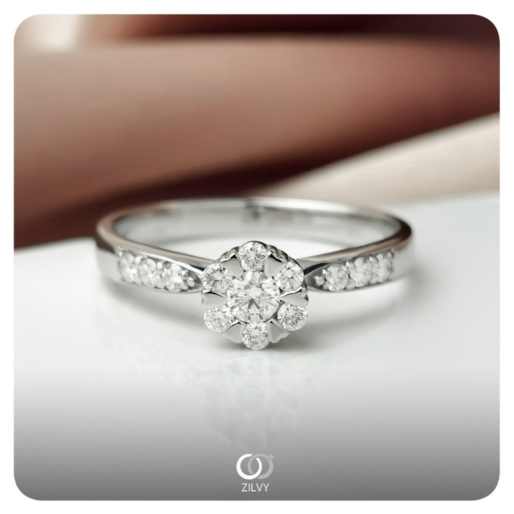 Zilvy - แหวนหญิงเพชรน้ำร้อย 0.31 กะรัต ตัวเรือน White Gold  (GR1178)