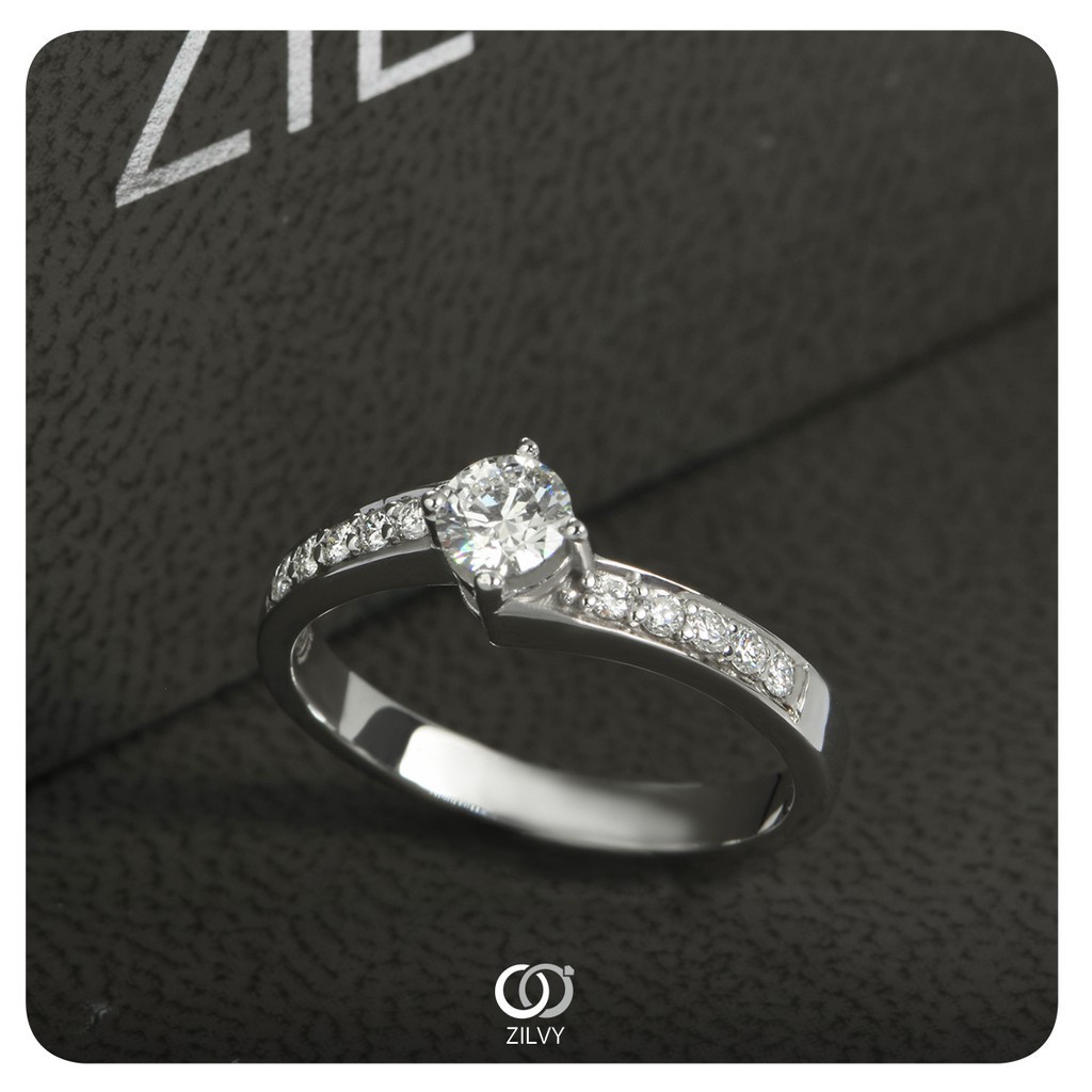 Zilvy - แหวนหญิงเพชรน้ำร้อย 0.30 กะรัต (GR1017)