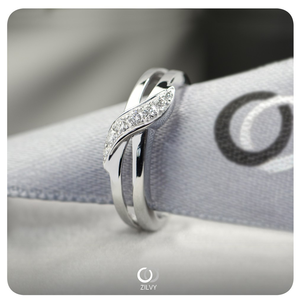Zilvy - แหวนหญิงเพชรน้ำร้อย 0.12 กะรัต ตัวเรือน White Gold  (GR1289)