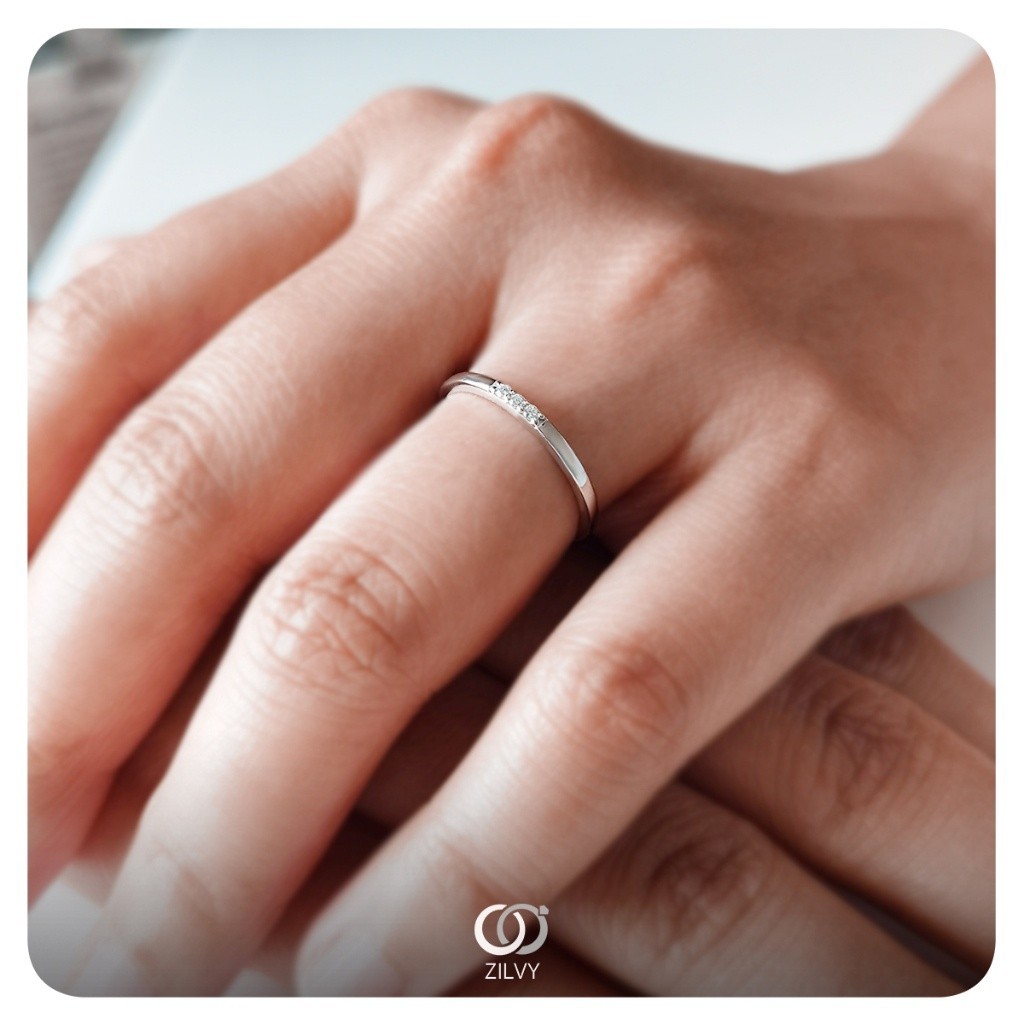 Zilvy Minimal Ring Luksorn - แหวนหญิงเพชรน้ำร้อย 0.03 กะรัต (GR796)