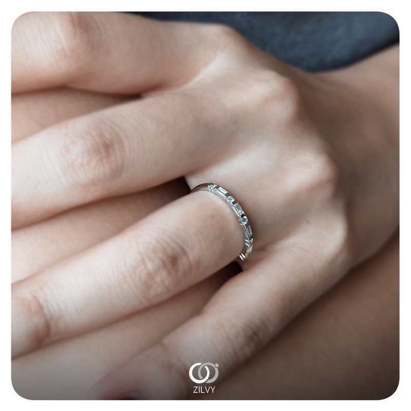 Zilvy Minimal Ring Methika - แหวนหญิงเพชรน้ำร้อย 0.20 กะรัต (GR801)