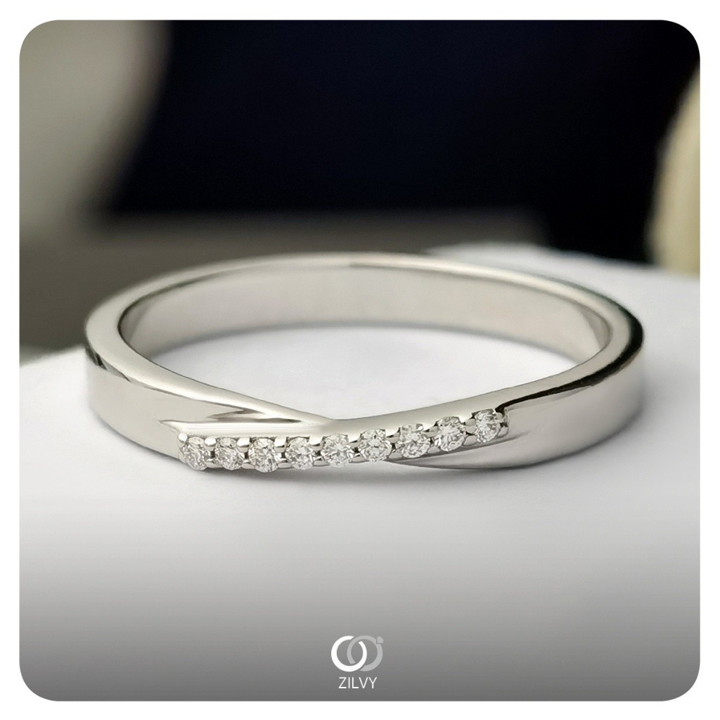 Zilvy Minimal Ring - แหวนหญิงเพชรน้ำร้อย 0.09 กะรัต (GR672)