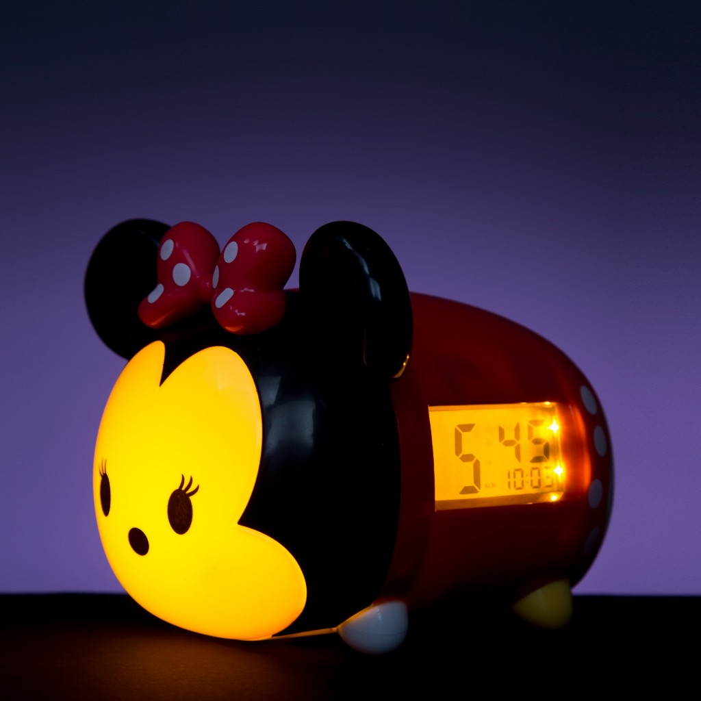 Disney นาฬิกาปลุก ดิสนี่ส์ แบบมีไฟ Tsum Tsum Minnie Mouse (7.5 นิ้ว) ลิขสิทธิ์แท้