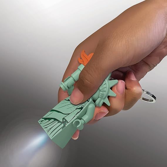 LEGO พวงกุญแจไฟฉาย เลโก้ คลาสสิก Statue of Liberty LED Keychain ลิขสิทธิ์แท้