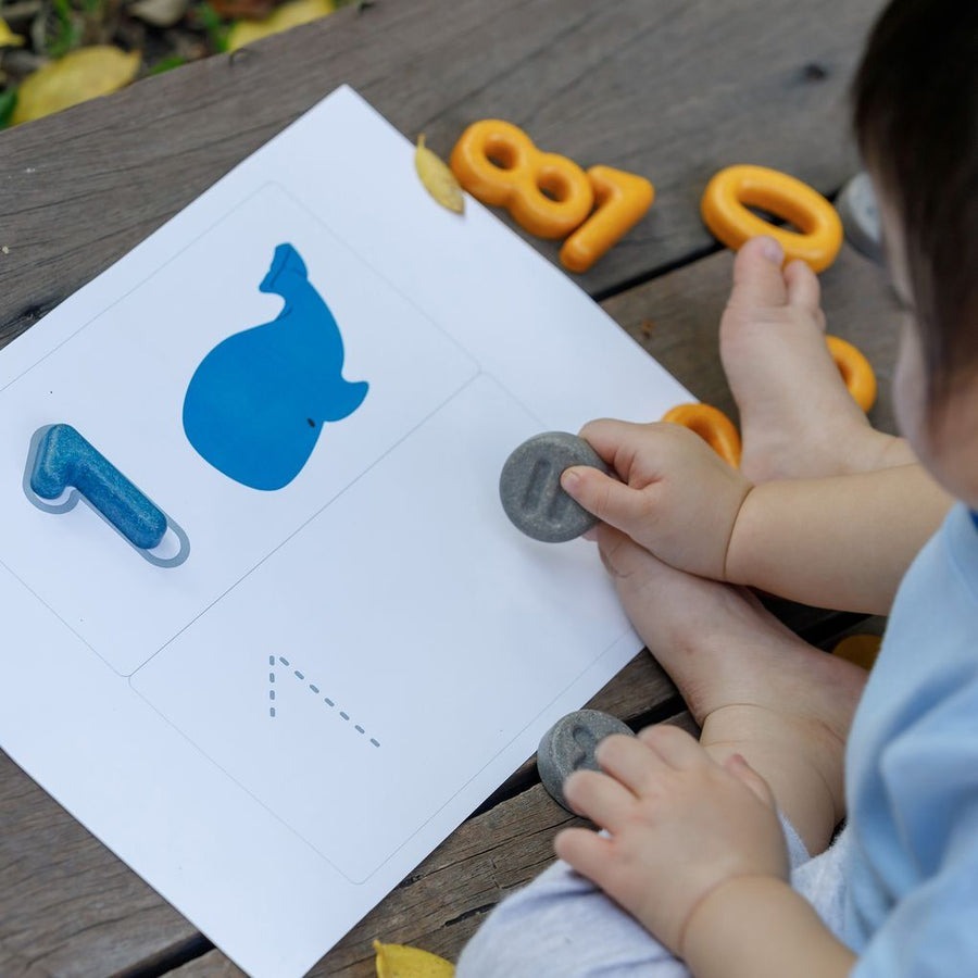 PlanToys ของเล่นไม้ แปลนทอยส์ ตัวเลข และ เครื่องหมาย คณิตศาสตร์ Numbers And Symbols (2y+)