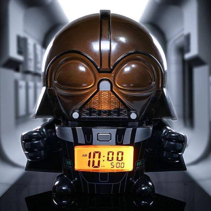 Disney นาฬิกาปลุก แบบมีไฟ สตาร์วอร์ส ดาร์ธเวเดอร์ Star Wars Darth Vader Light Up Alarm Clock (5.5 นิ้ว) ลิขสิทธิ์แท้