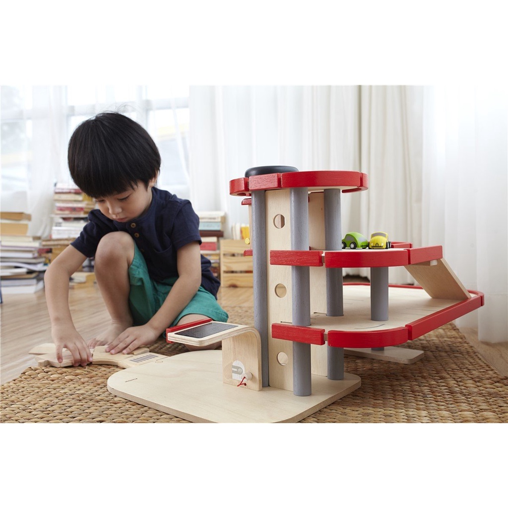 PlanToys ของเล่นไม้ แปลนทอยส์ ชุดลานจอดรถ 3 ชั้น ของเล่นเสริมทักษะ PARKING GARAGE (3y+)