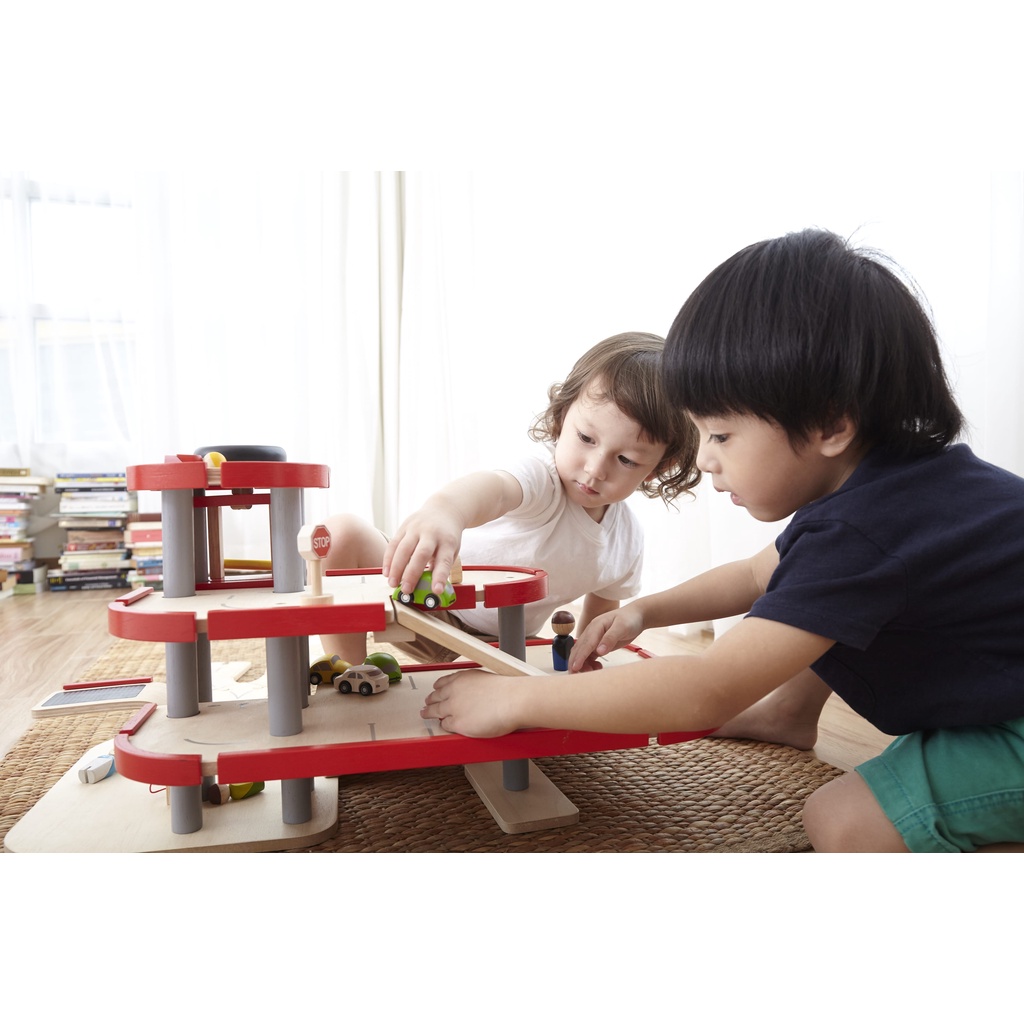 PlanToys ของเล่นไม้ แปลนทอยส์ ชุดลานจอดรถ 3 ชั้น ของเล่นเสริมทักษะ PARKING GARAGE (3y+)
