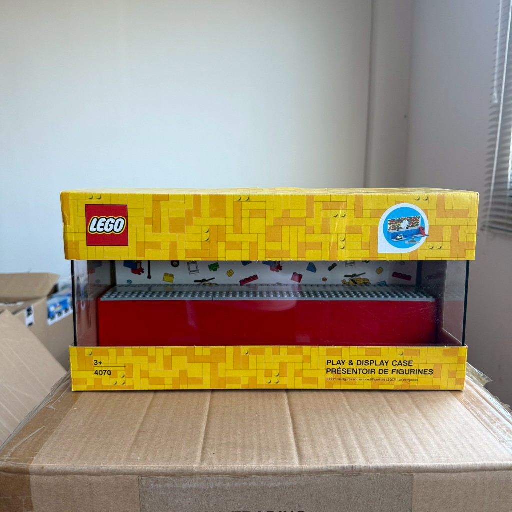 (เคลียร์สต็อก!! สินค้ามีตำหนิ) LEGO Play & Display Minifigure Case RED กล่องเคส โชว์มินิฟิกเกอร์ เลโก้ ลิขสิทธิ์แท้ 100%