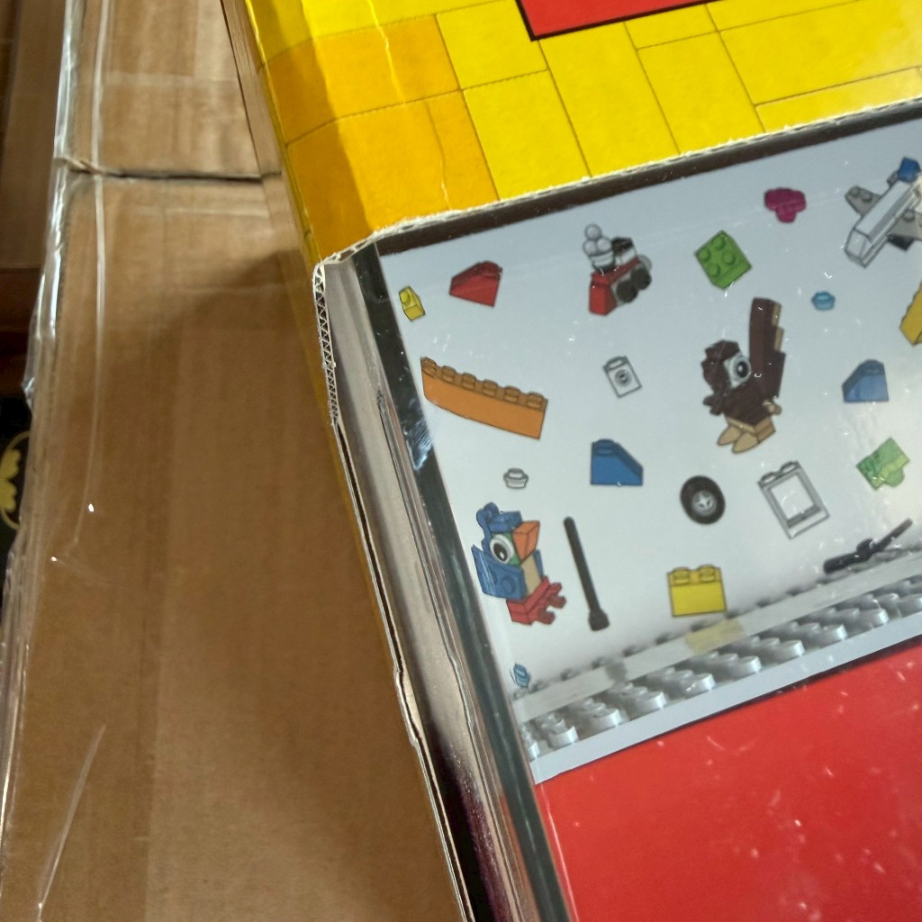 (เคลียร์สต็อก!! สินค้ามีตำหนิ) LEGO Play & Display Minifigure Case RED กล่องเคส โชว์มินิฟิกเกอร์ เลโก้ ลิขสิทธิ์แท้ 100%