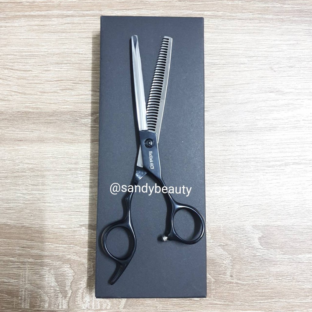 แท้100% กรรไกรซอยผม Hoff ฮอฟ รุ่น Blackjack 6.5" 65CBพร้อมกล่อง ฟันโค้ง ด้ามจับสีดำ คมกริบ ซอยผม สไลด์ผม by sandy beauty