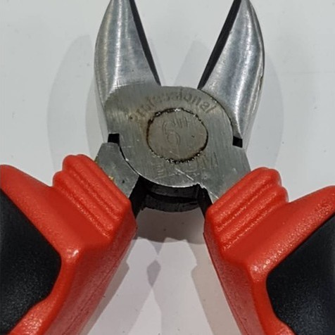 BAUM import คีมปากตัด ขนาด 6 นิ้ว Baum 102DC เหล็กคุณภาพ ตัวด้ามหนาพิเศษ นุ่มกระชับมือ !!!CLEARANCE Sales!!!