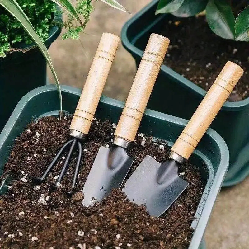 ชุดเครื่องมือทำสวนจิ๋ว 3 ชิ้น ด้ามไม้ (พลั่วมน 2+ส้อมพรวนดิน) อุปกรณ์พรวนดินขนาดเล็ก สำหรับไม้กระถาง